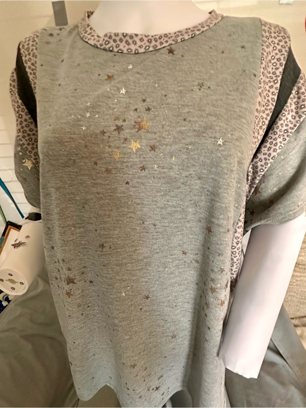 Gray Short Sleeve T Gold Star & Leopard Trim boHo rocker casual earthy Y2K